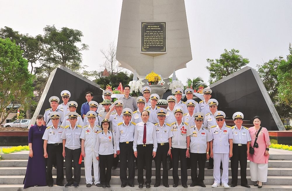 anh-1-ben-k15.jpg