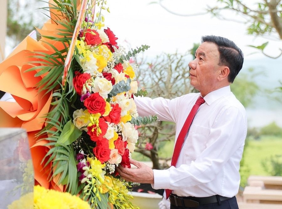 thuong_truc_bbt_dang_huong_1.jpg