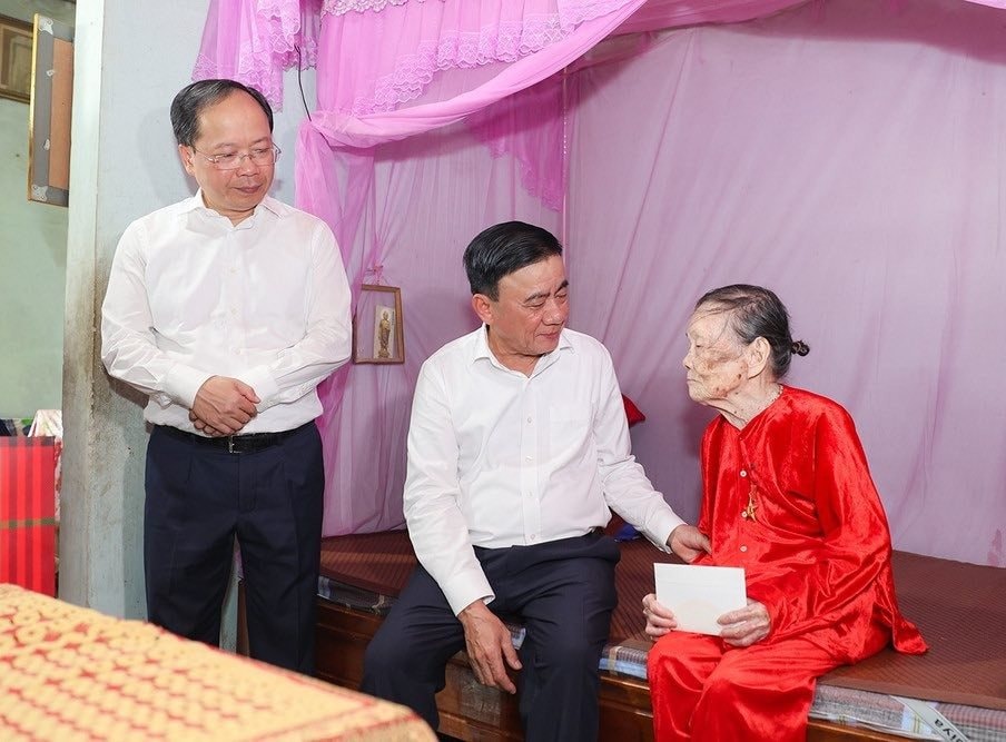 thuong_truc_bbt_dang_huong_2.jpg