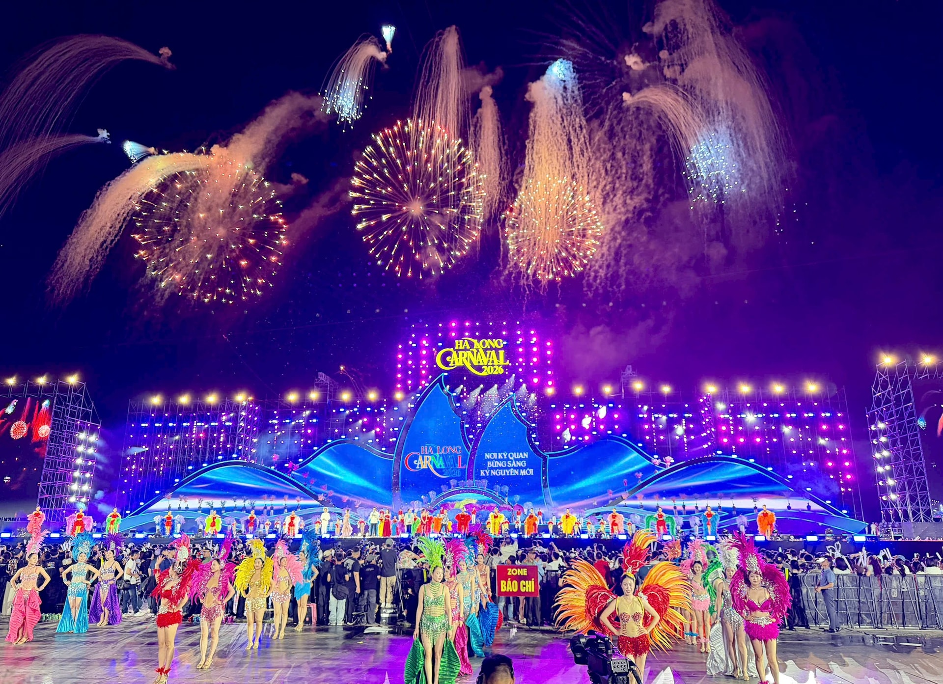 80.000 khán giả “cháy” cùng Carnaval Hạ Long 2026