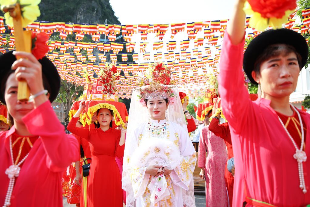 6-den-duc-ong.jpeg