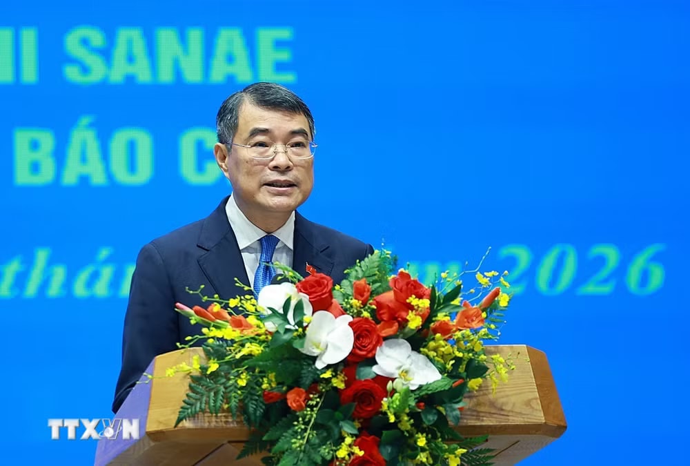 ttxvn-thu-tuong-le-minh-hung-va-thu-tuong-nhat-ban-takaichi-sanae-gap-go-bao-chi-3.jpg