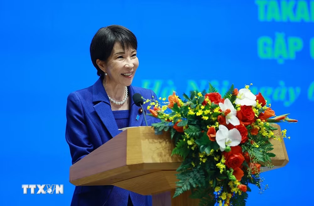 ttxvn-thu-tuong-le-minh-hung-va-thu-tuong-nhat-ban-takaichi-sanae-gap-go-bao-chi-2.jpg