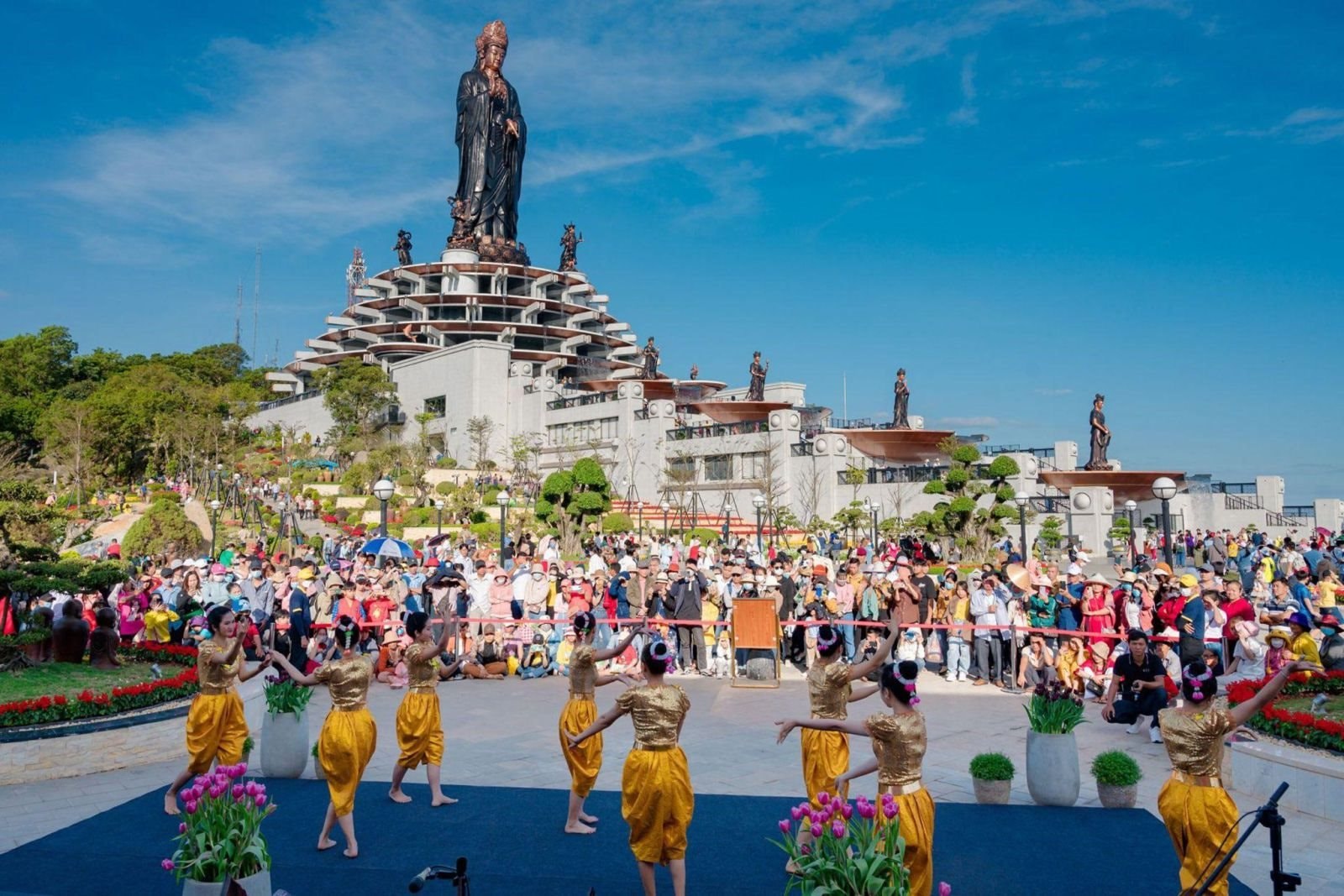trinh-20dien-20nghe-20thuat-20sun-20world-20ba-20den-20mountain-201.jpeg