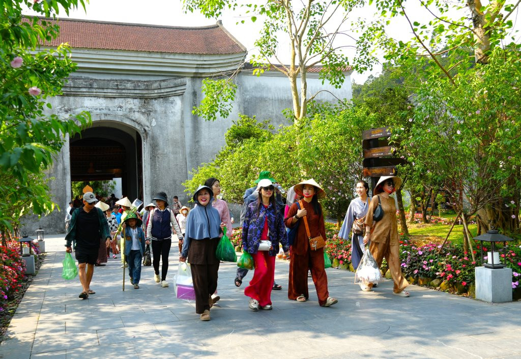 du-khach-hanh-huong.jpeg