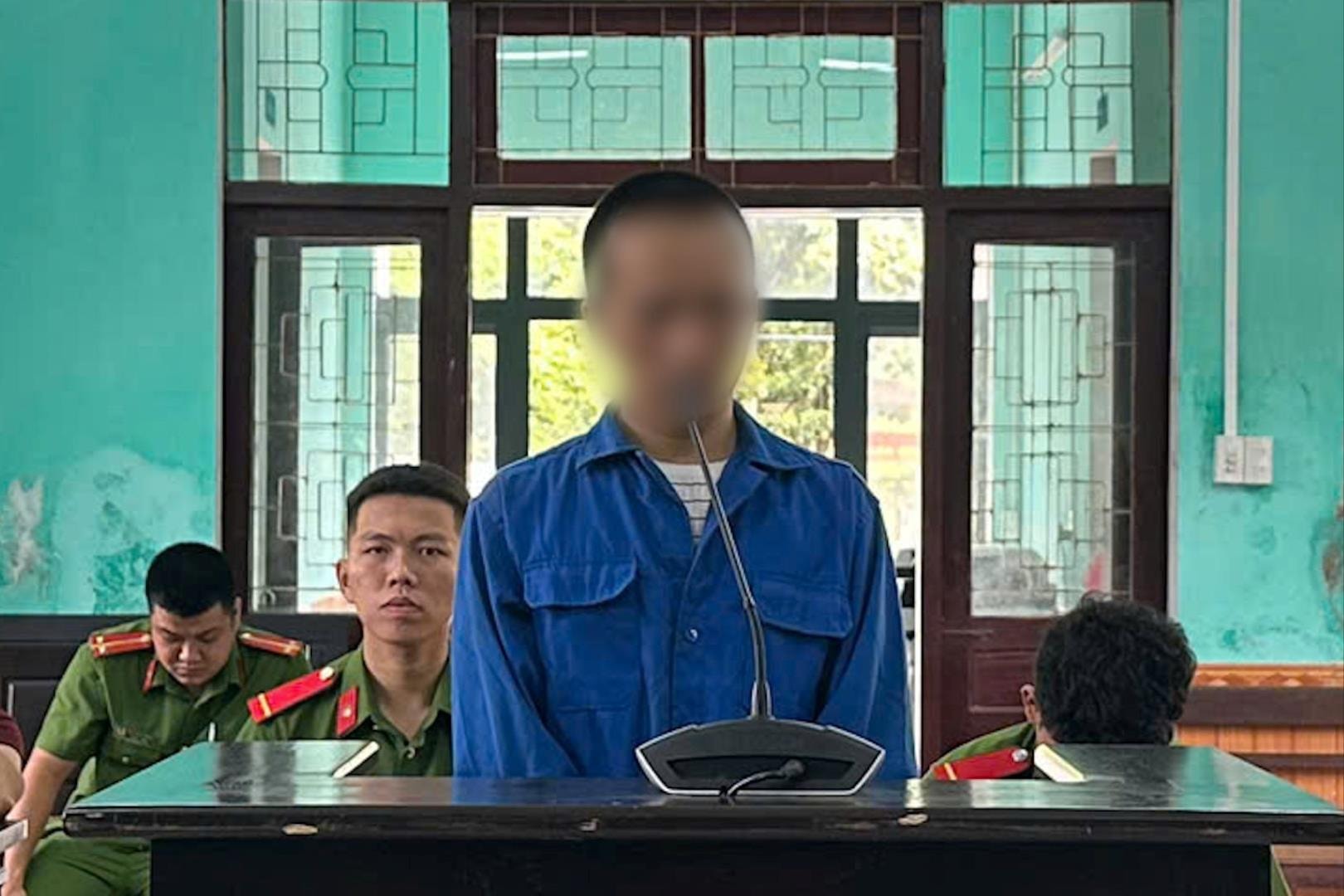 “Diễn kịch” mua điện thoại, lừa gần 100 triệu đồng