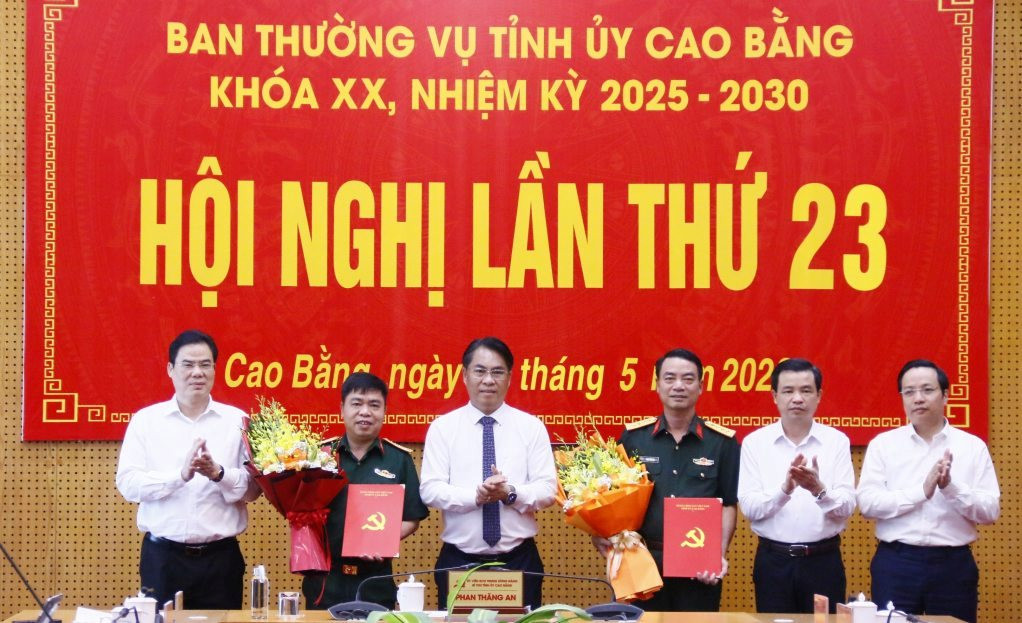 can-bo_11zon.jpg