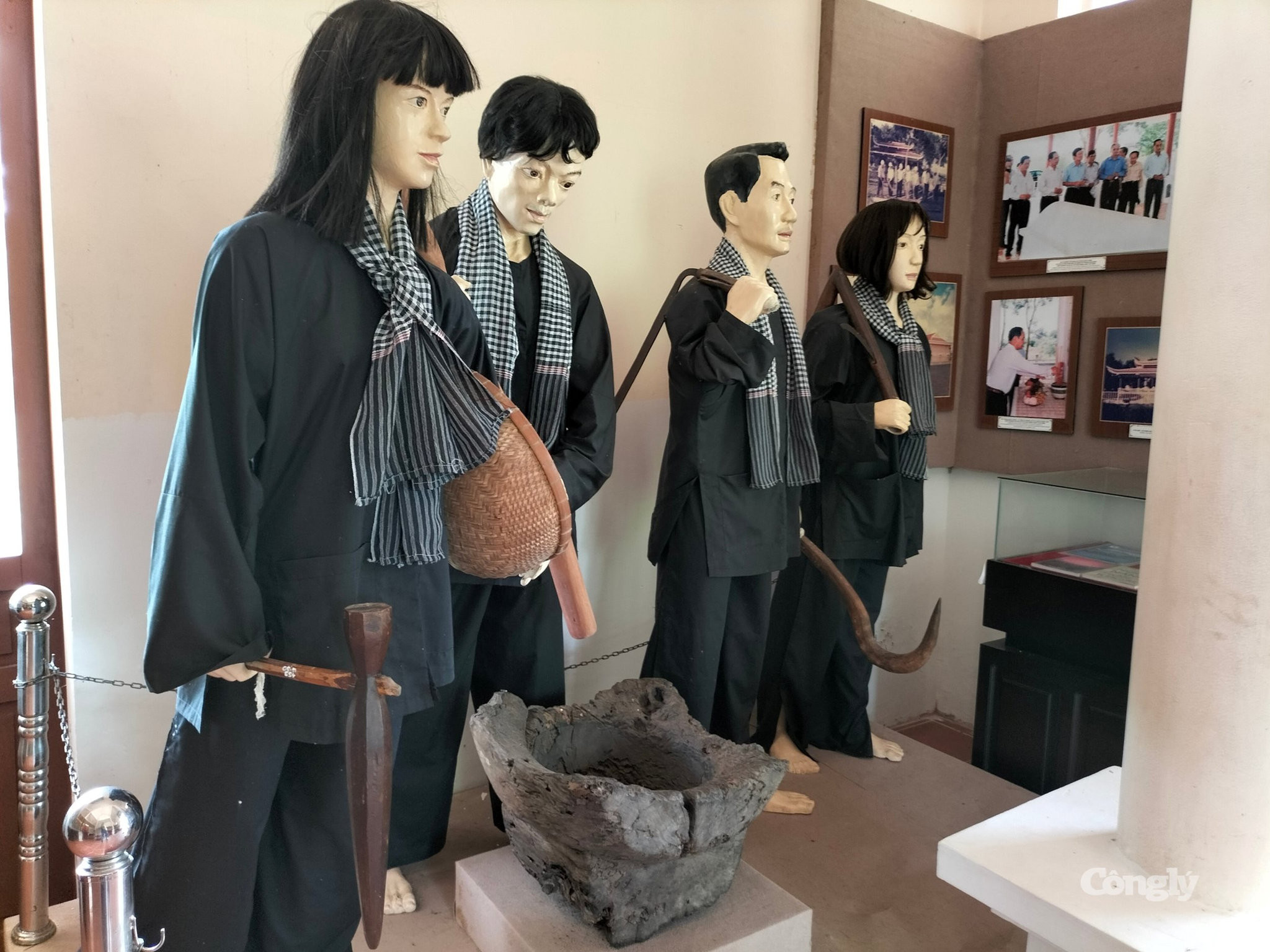 Tái hiện hình ảnh gia đình ông Mưới Chức