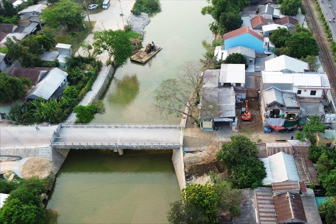 Cầu tiền tỷ hoàn thành, “tắc lối” vì thiếu đường dẫn