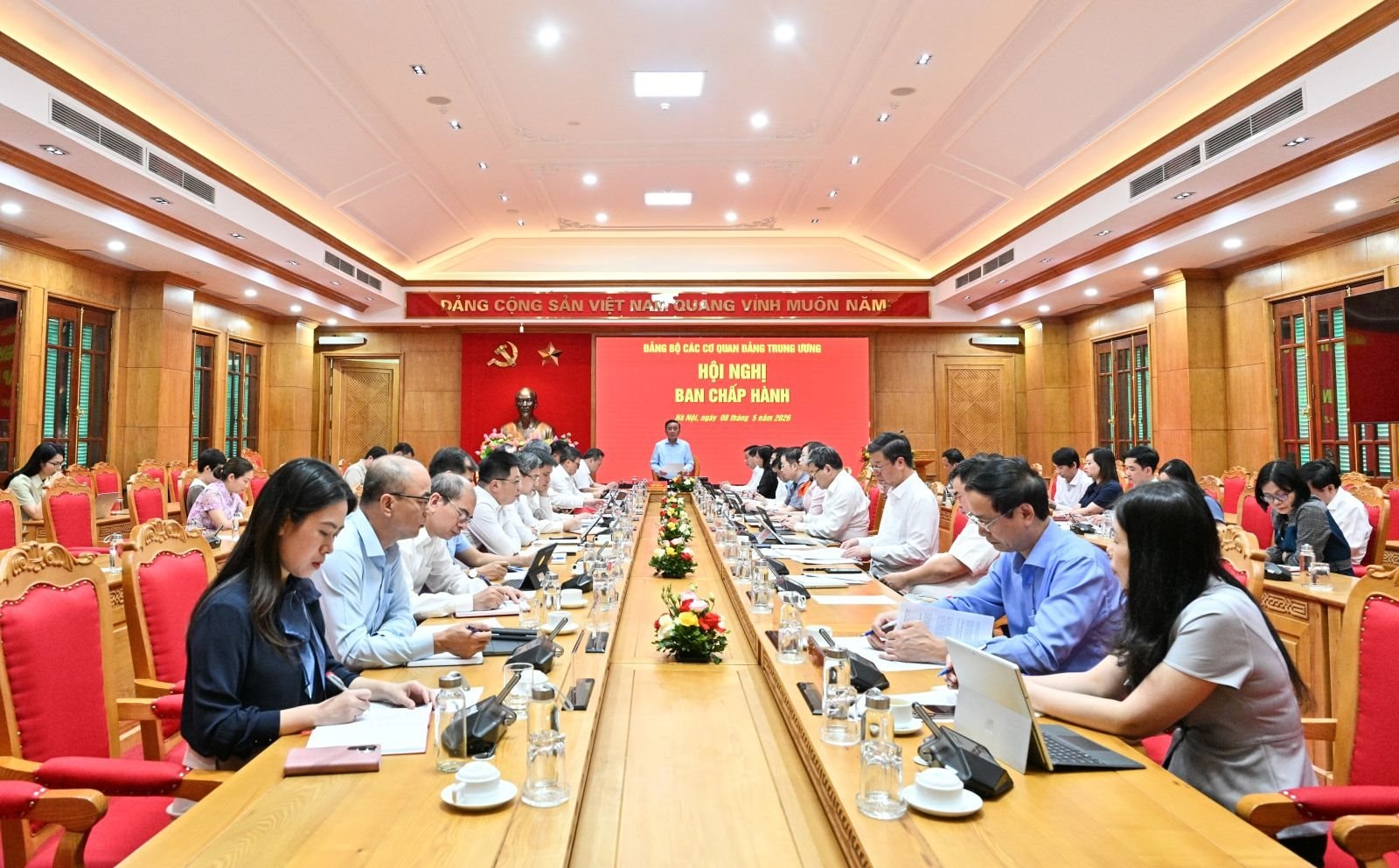 dang-uy-cac-co-quan-dang-trung-uong.jpg