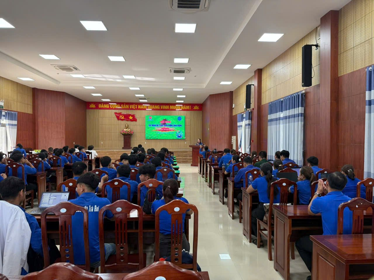 2-quang-canh.jpg