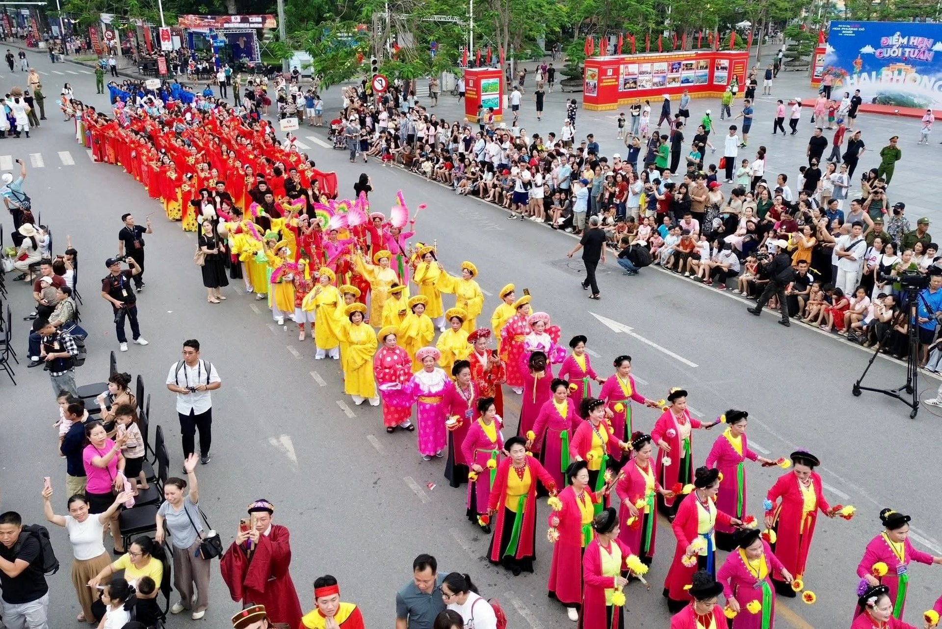 Hơn 3.000 nghệ sĩ, nghệ nhân diễu hành chào Liên hoan Múa rối Hải Phòng