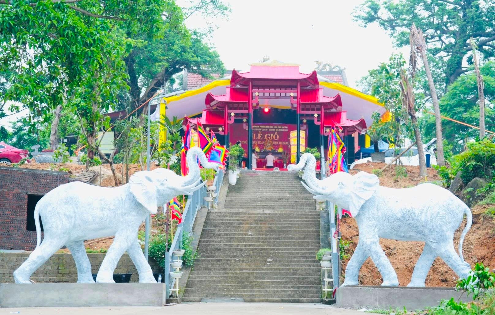 den_thanh_mau_1.jpg