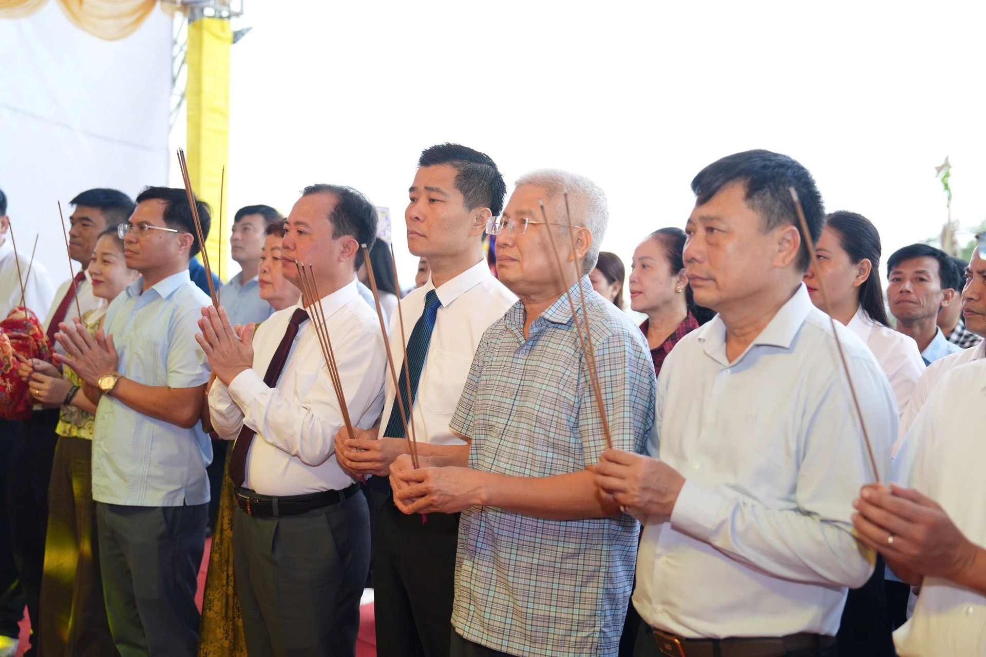 den_thanh_mau_7.jpg