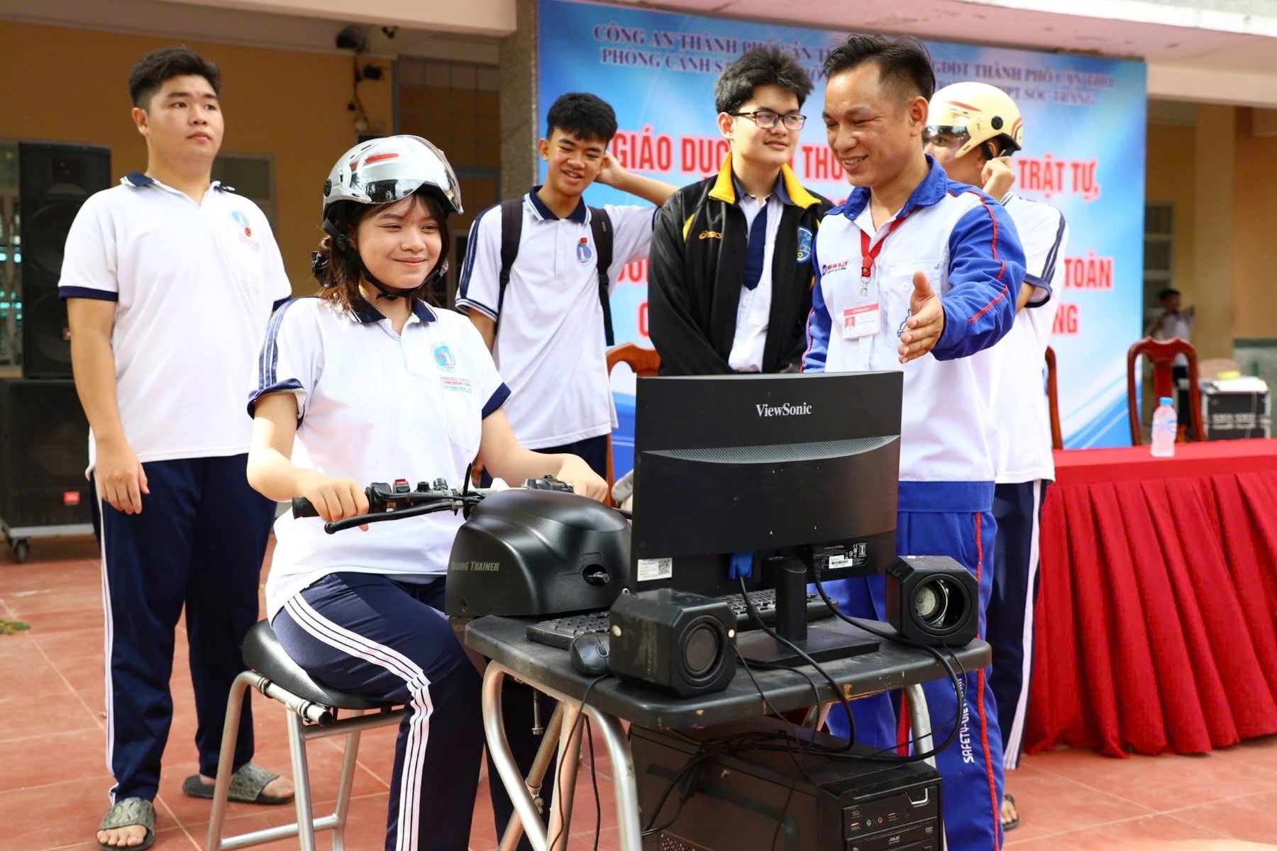 z7810148432604_9cd4298e9e77733947f42d341c06de22.jpg