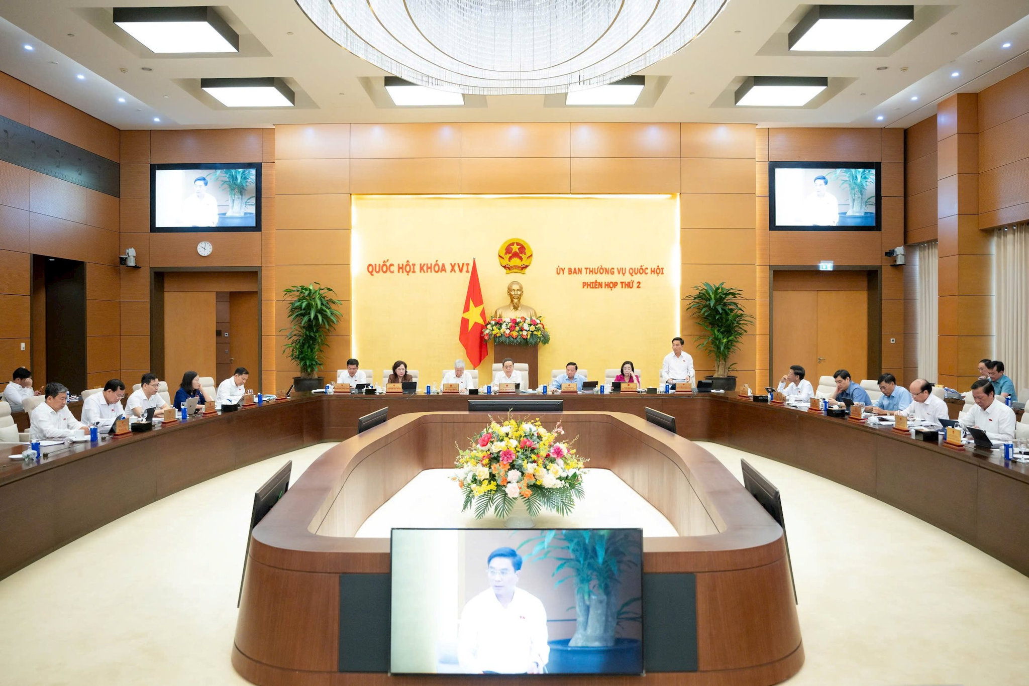 uy-ban-thuong-vu-quoc-hoi.jpg