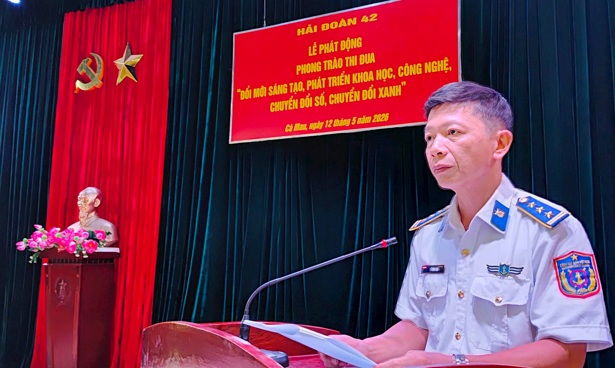 anh-1.-thuong-ta-vu-dinh-nga-pho-chinh-uy-hai-doan-42-phat-dong-phong-trao-thi-dua.jpeg