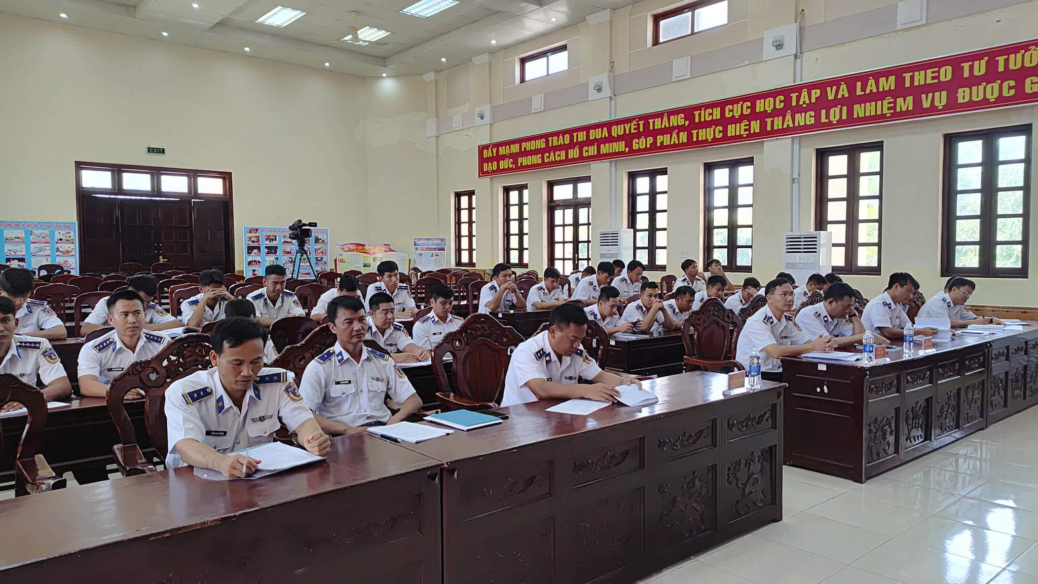 anh-2.-toan-canh-buoi-le-phat-dong-phong-trao-thi-dua.jpeg