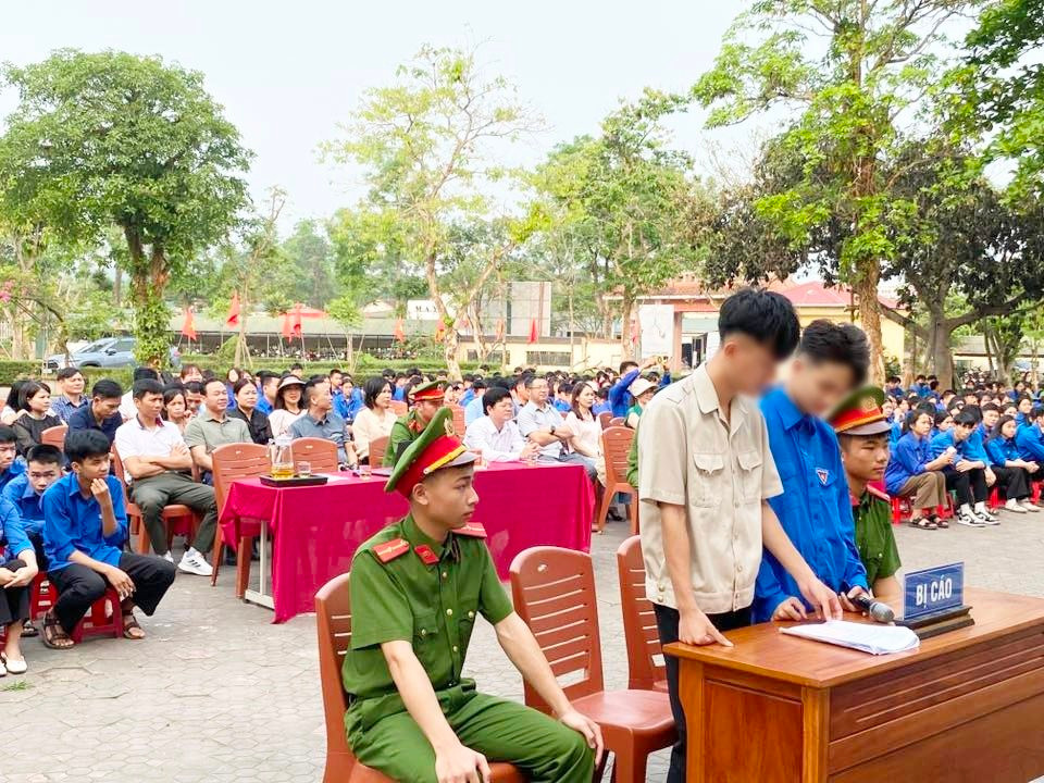 phien_toa_gia-dinh_1.jpg