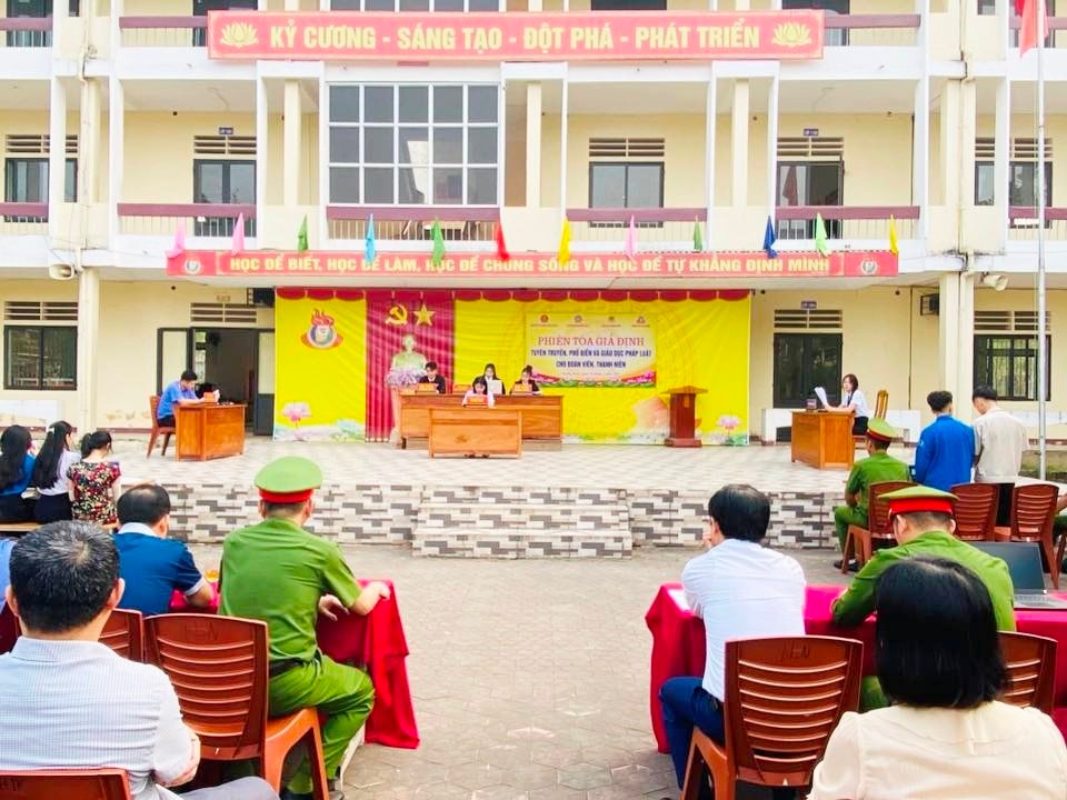 phien_toa_gia-dinh_2.jpg