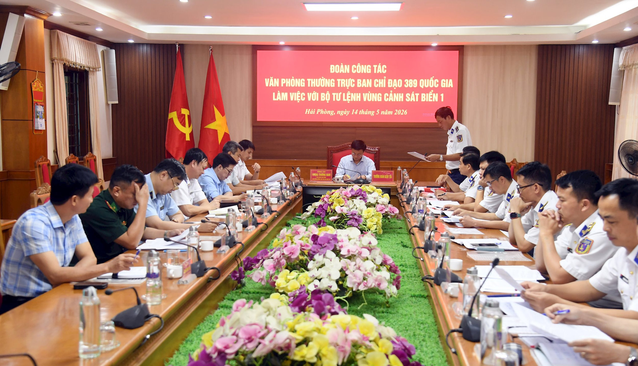 quang-canh-buoi-lam-viec.jpg