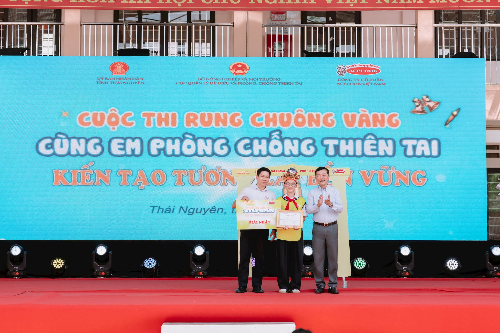 trao-giai-nhat.jpg
