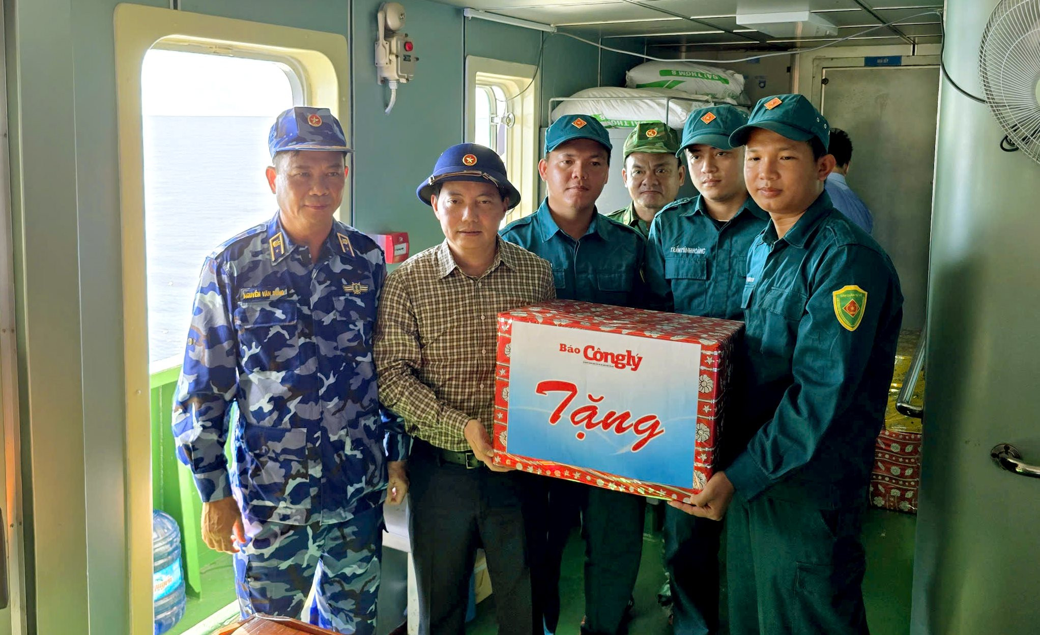 bcl-tang-qua-ngu-dan.jpg