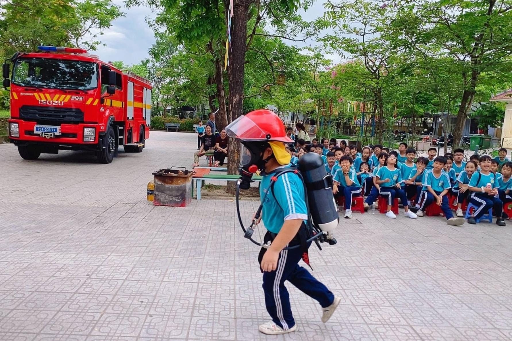 Tuyên truyền kỹ năng chữa cháy, phòng chống đuối nước cho học sinh Huế
