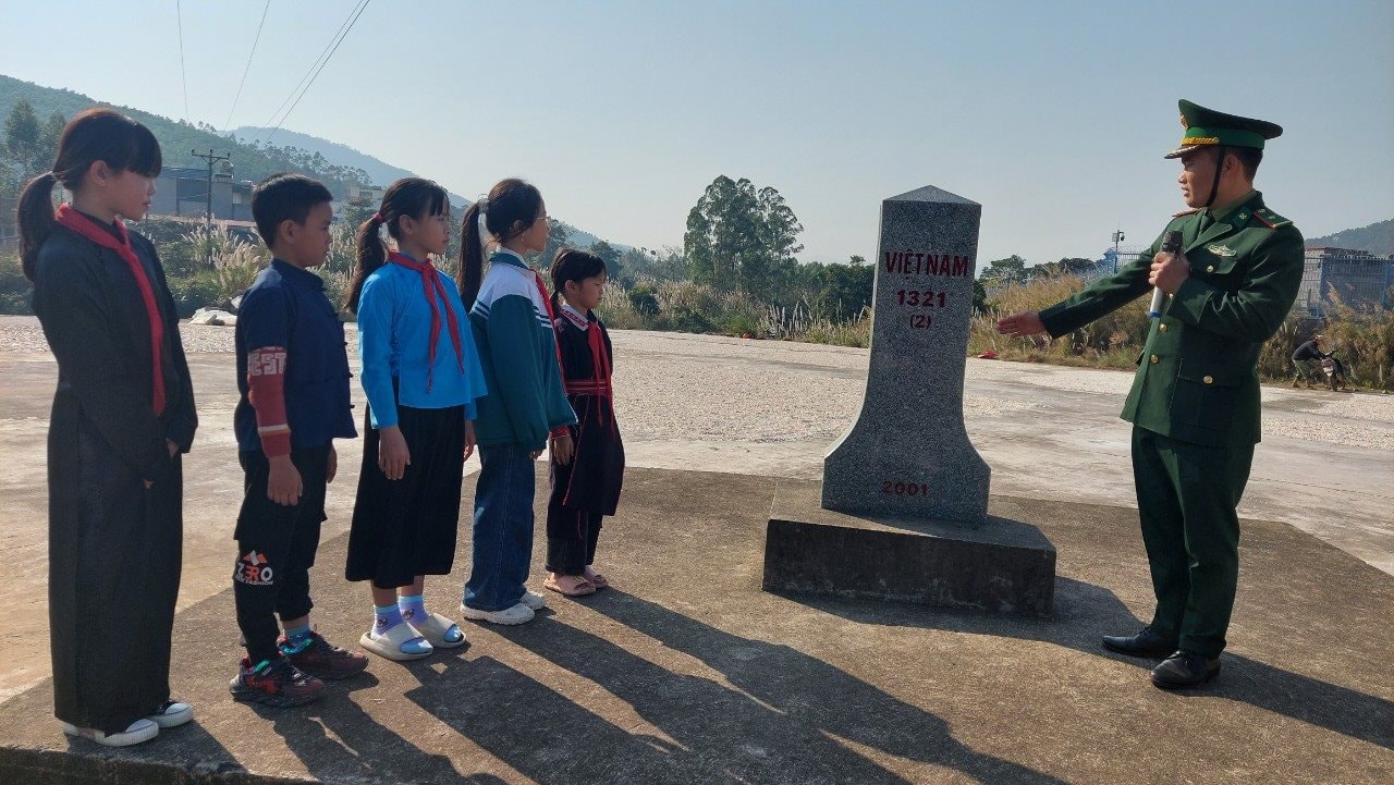 hoanh-mo-duong-bien.jpg