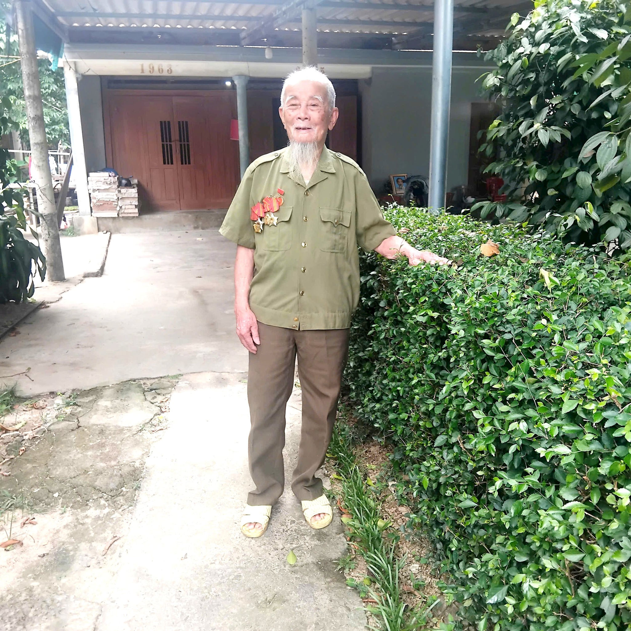 nguoi_cuu_binh_phan_van_thi_3.jpg