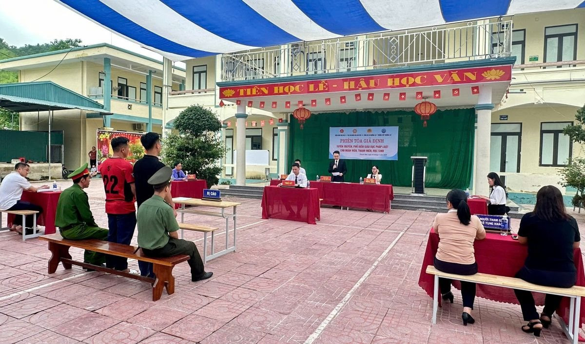 tuyentruyen.jpg