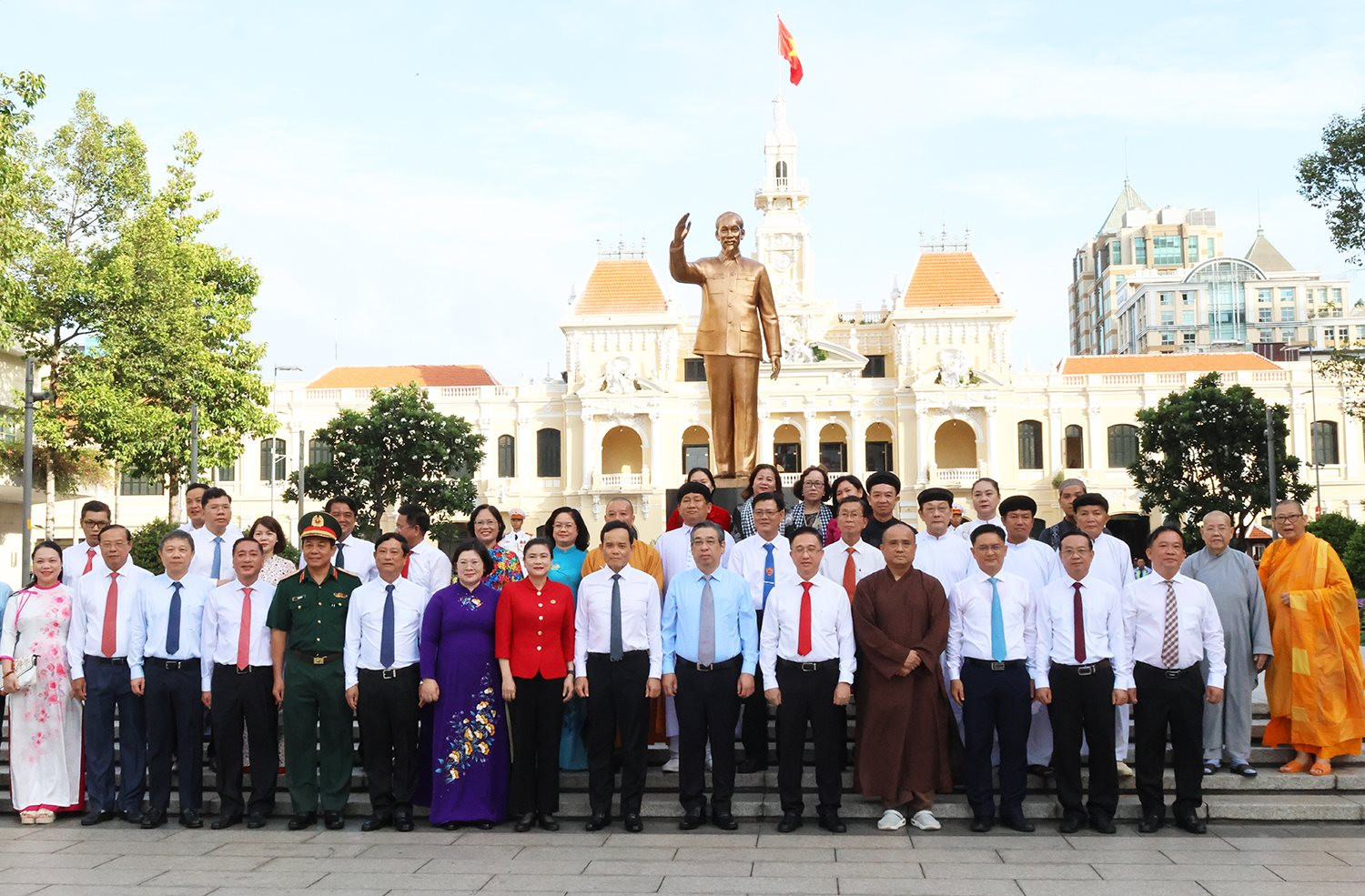 19.5.2026_dang-hoa-tuong-dai-chu-tich-ho-chi-minh-6.jpg