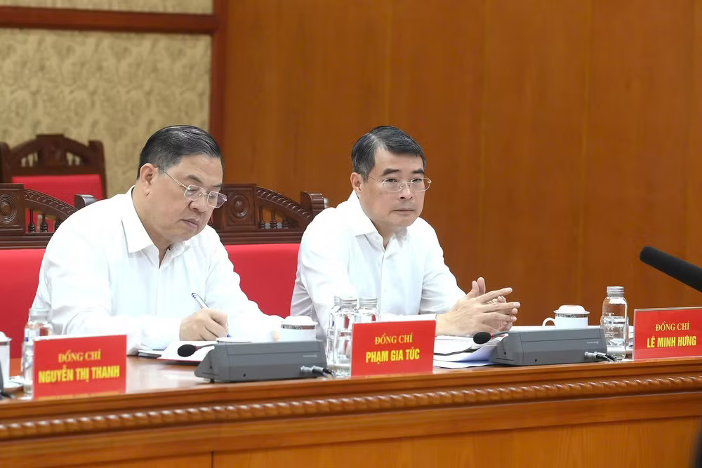 Thủ tướng Chính phủ Lê Minh Hưng và Phó Thủ tướng Thường trực Chính phủ Phạm Gia Túc tham dự cuộc làm việc. (Ảnh: ĐĂNG KHOA) z7842430405387-89510360e2661b3adcfd6ed5e276d0b8.jpg