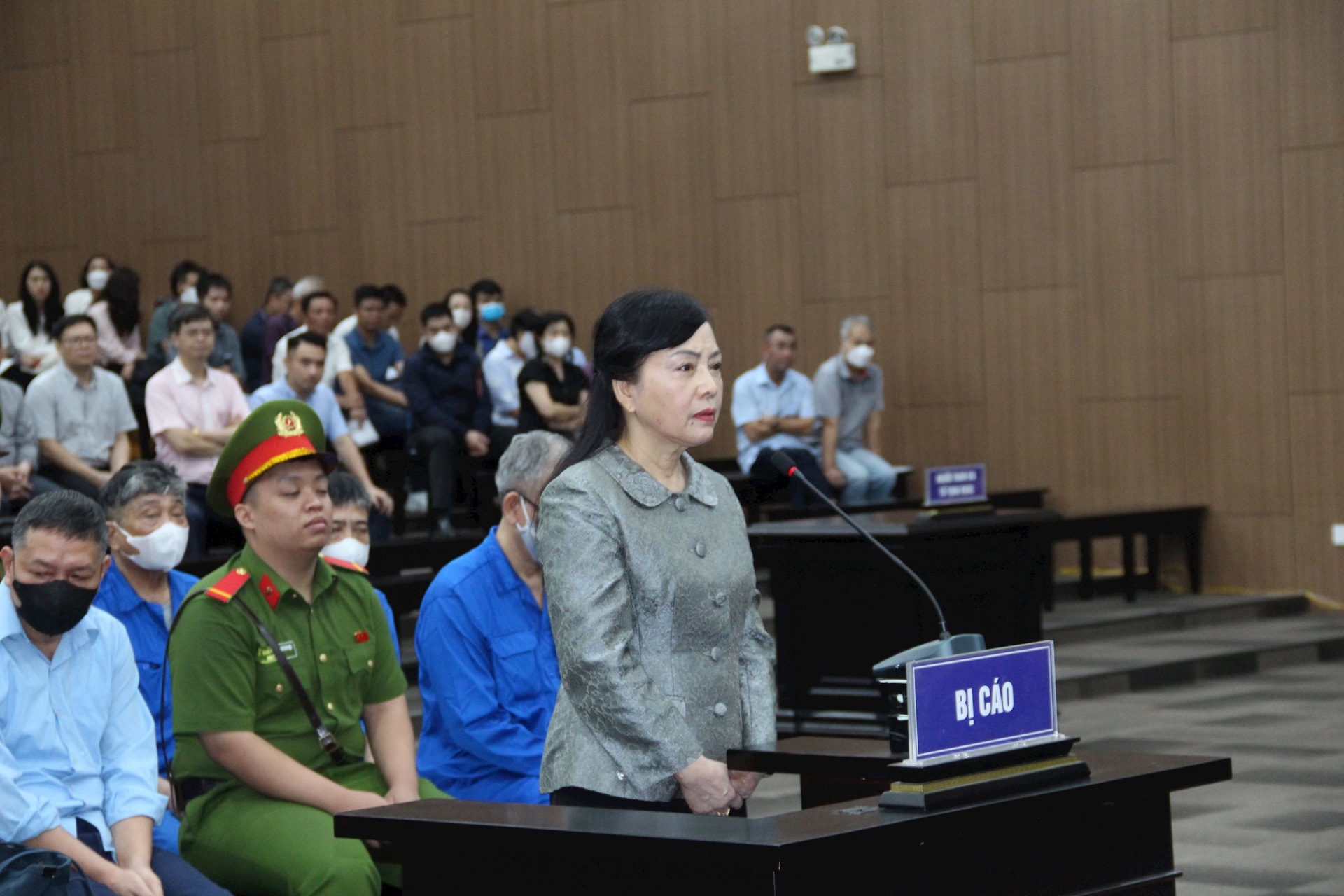 Bị cáo Nguyễn Thị Kim Tiến tại phiên tòa.