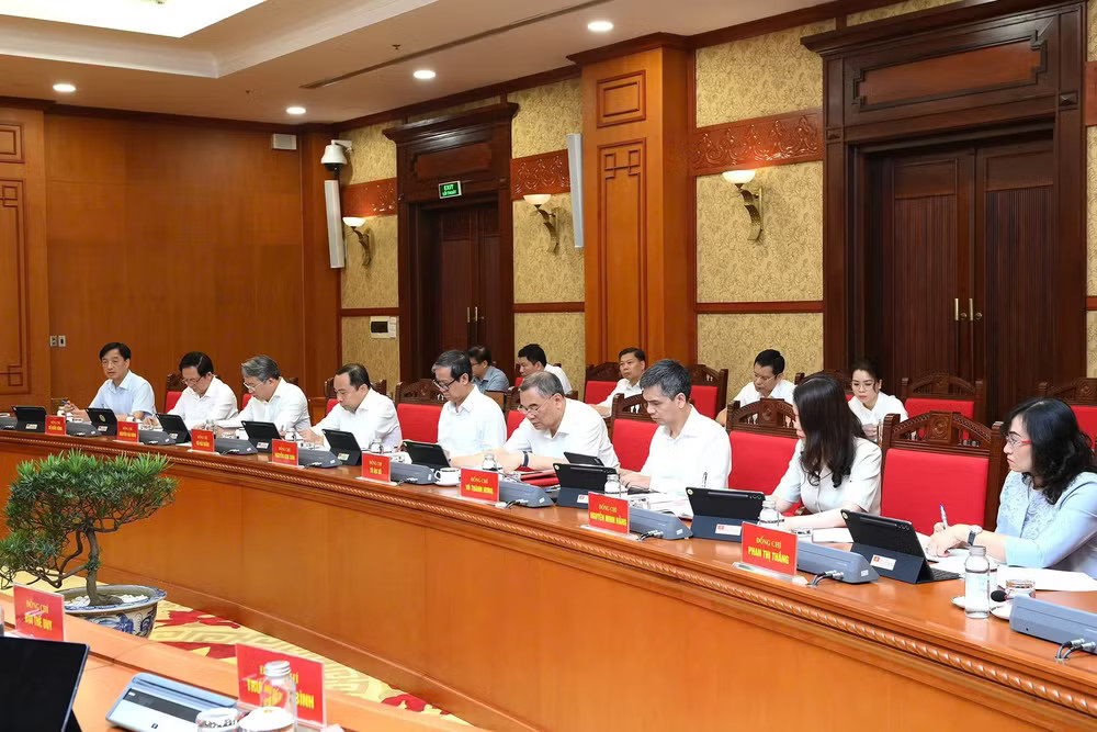 Các đồng chí lãnh đạo Đảng, Nhà nước và các đại biểu tham dự cuộc làm việc. (Ảnh: ĐĂNG KHOA) z7849081428975-b35f9b554842247cccb82cd07a9073c4.jpg