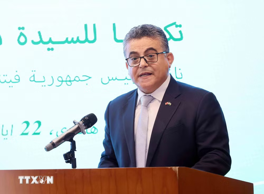 Đại sứ đặc mệnh toàn quyền Nhà nước Palestine tại Việt Nam Saadi Salama phát biểu tại buổi lễ. (Ảnh: An Đăng/TTXVN) ttxvn-trao-huan-chuong-nha-nuoc-palestine-tang-nguyen-pho-chu-tich-nuoc-nguyen-thi-binh-3.jpg