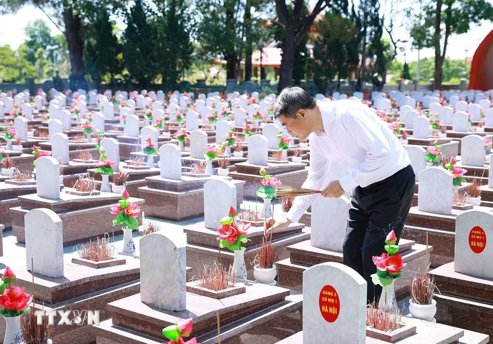ttxvn-thu-tuong-le-minh-hung-thanh-co-quang-tri-7.jpg