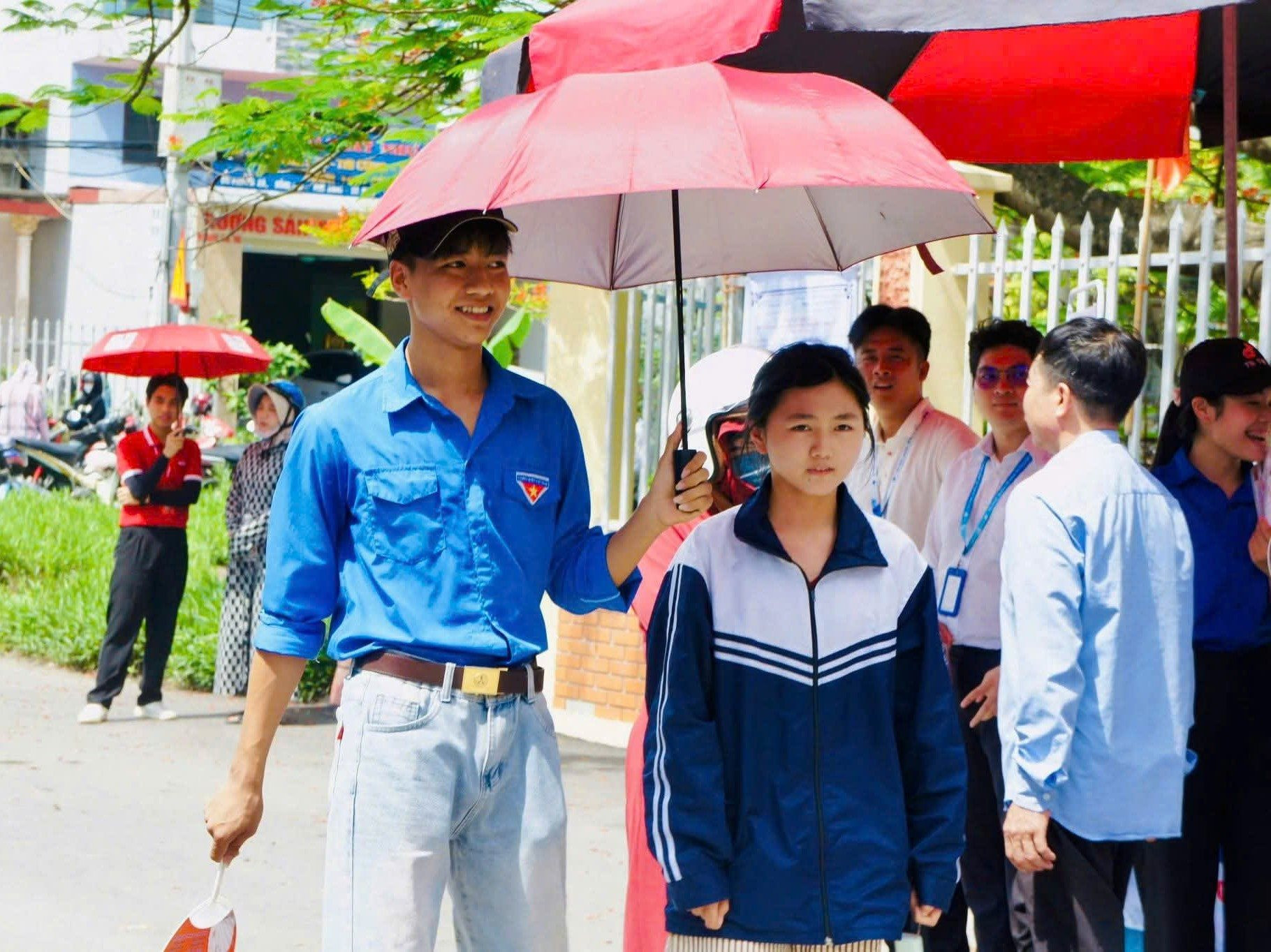 tiep_suc_mua_thi_anh2.jpg