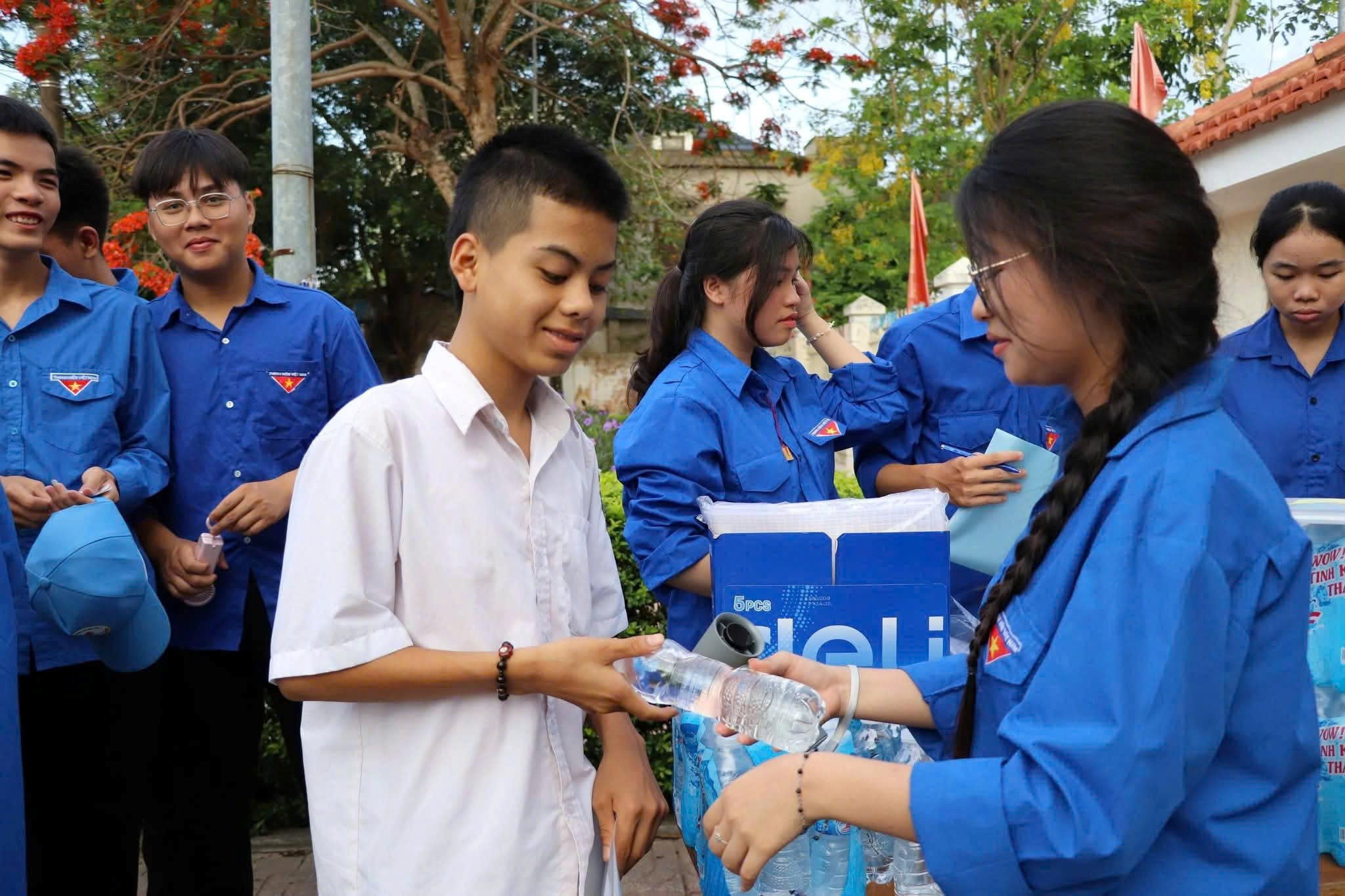 tiep_suc_mua_thi_anh5.jpg
