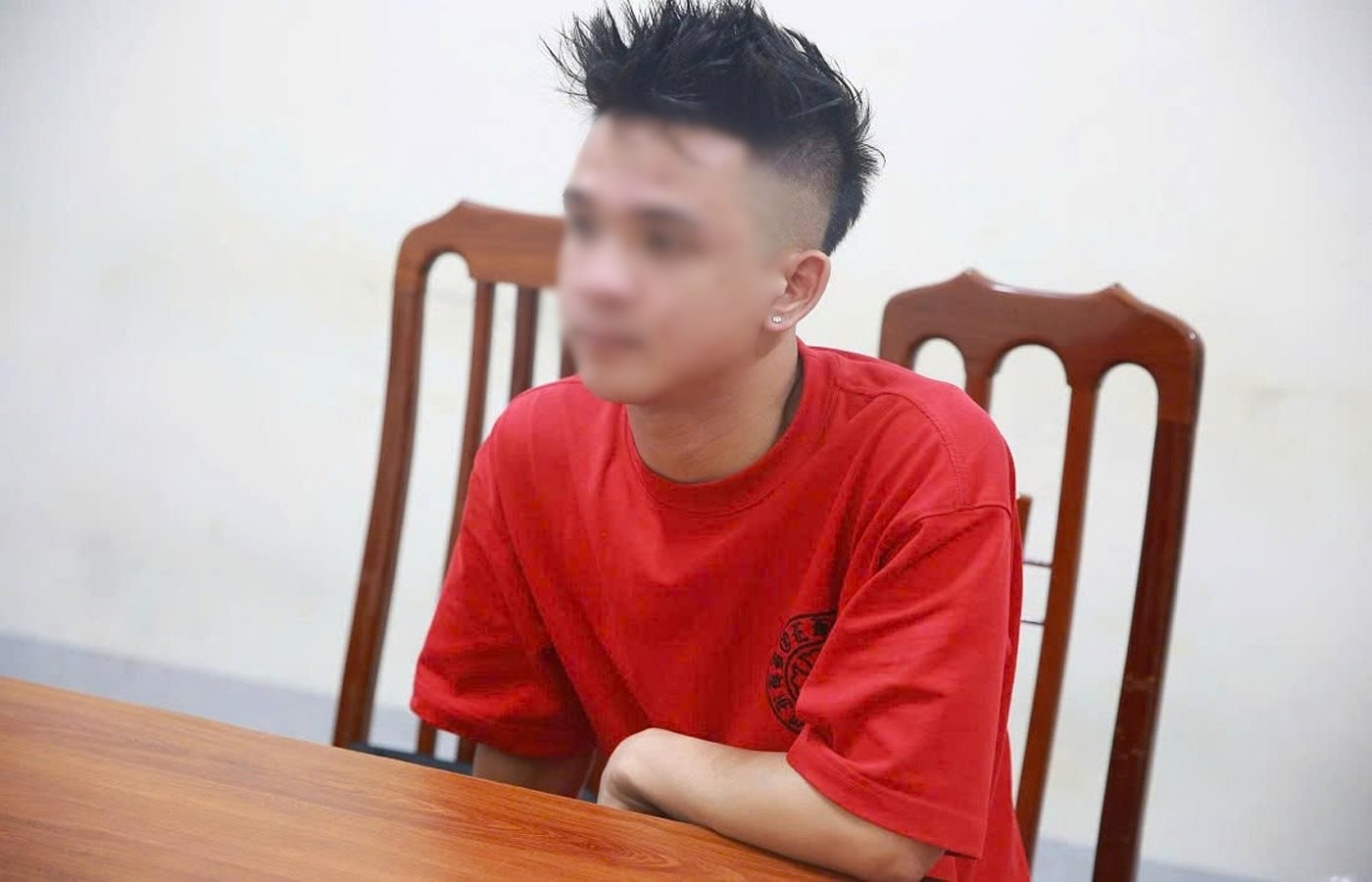 Triệu tập tài xế lái ô tô cán qua chân người can ngăn xô xát