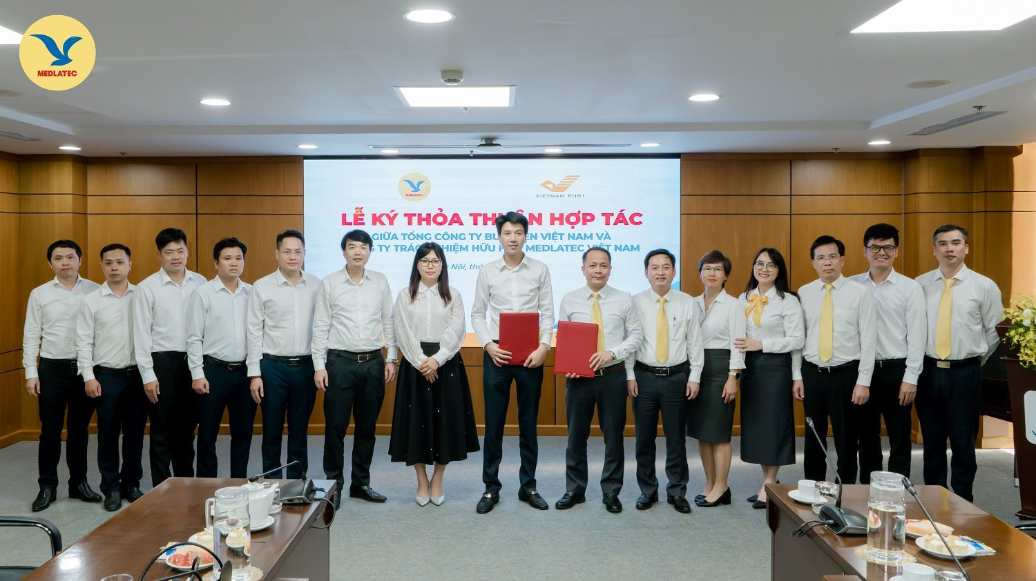 5-medlatec-ky-ket-hop-tac-cung-buu-dien-viet-nam.jpg