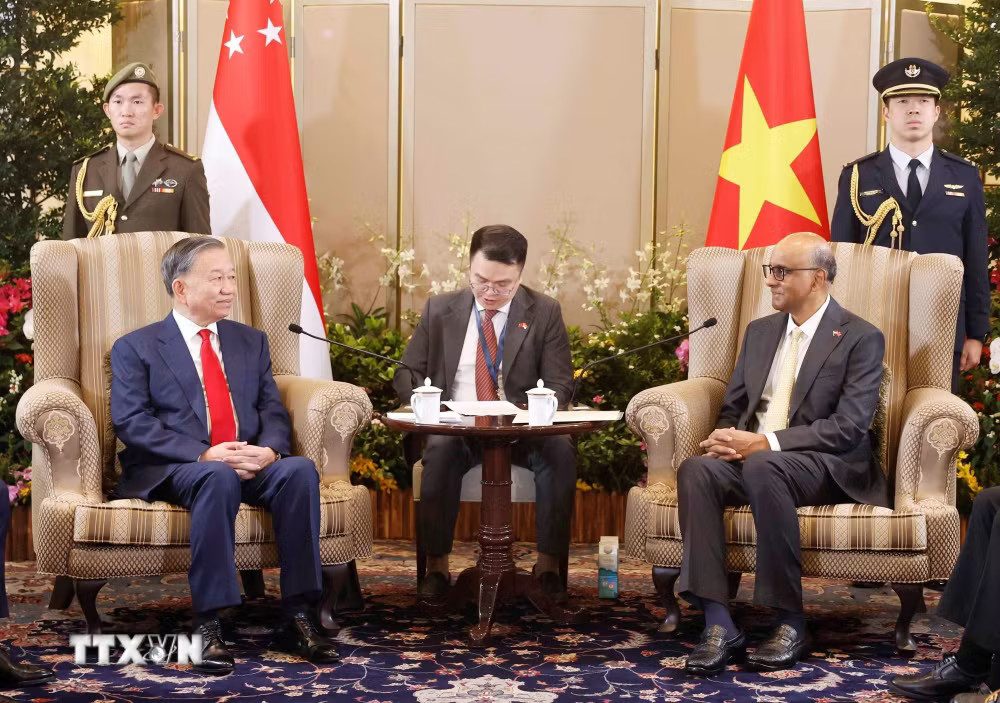 Ngay sau lễ đón, Tổng Bí thư, Chủ tịch nước Tô Lâm hội đàm với Tổng thống Singapore Tharman Shanmugaratnam. (Ảnh: Thống Nhất-TTXVN) ttxvn-le-don-tong-bi-thu-chu-tich-nuoc-to-lam-va-phu-nhan-tham-cap-nha-nuoc-toi-singapore-2905-14.jpg