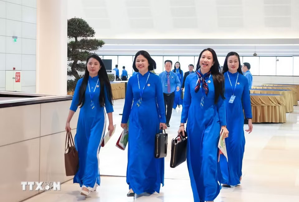 Các đại biểu đến dự Phiên làm việc trọng thể Đại hội XIV Công đoàn Việt Nam. (Ảnh: Tuấn Anh/TTXVN)