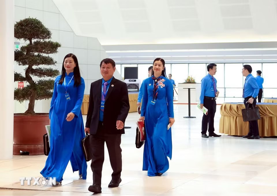 Các đại biểu đến dự Phiên làm việc trọng thể Đại hội XIV Công đoàn Việt Nam. (Ảnh: Tuấn Anh/TTXVN)