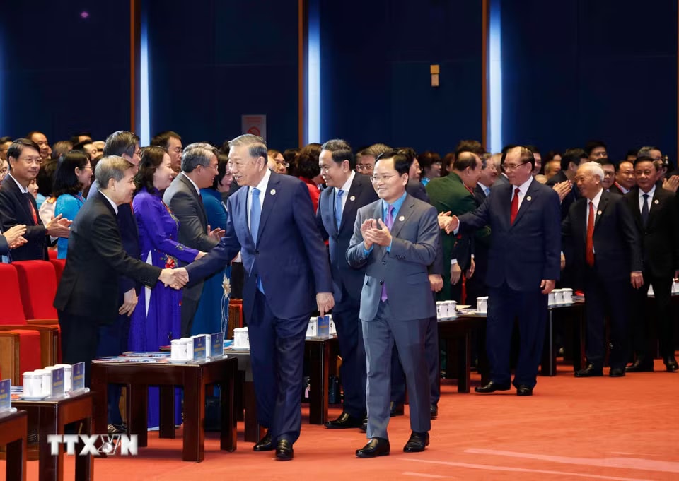 Tổng Bí thư, Chủ tịch nước Tô Lâm và các đồng chí lãnh đạo, nguyên lãnh đạo Đảng, Nhà nước đến dự Phiên trọng thể Đại hội XIV Công đoàn Việt Nam. (Ảnh: Thống Nhất/TTXVN)