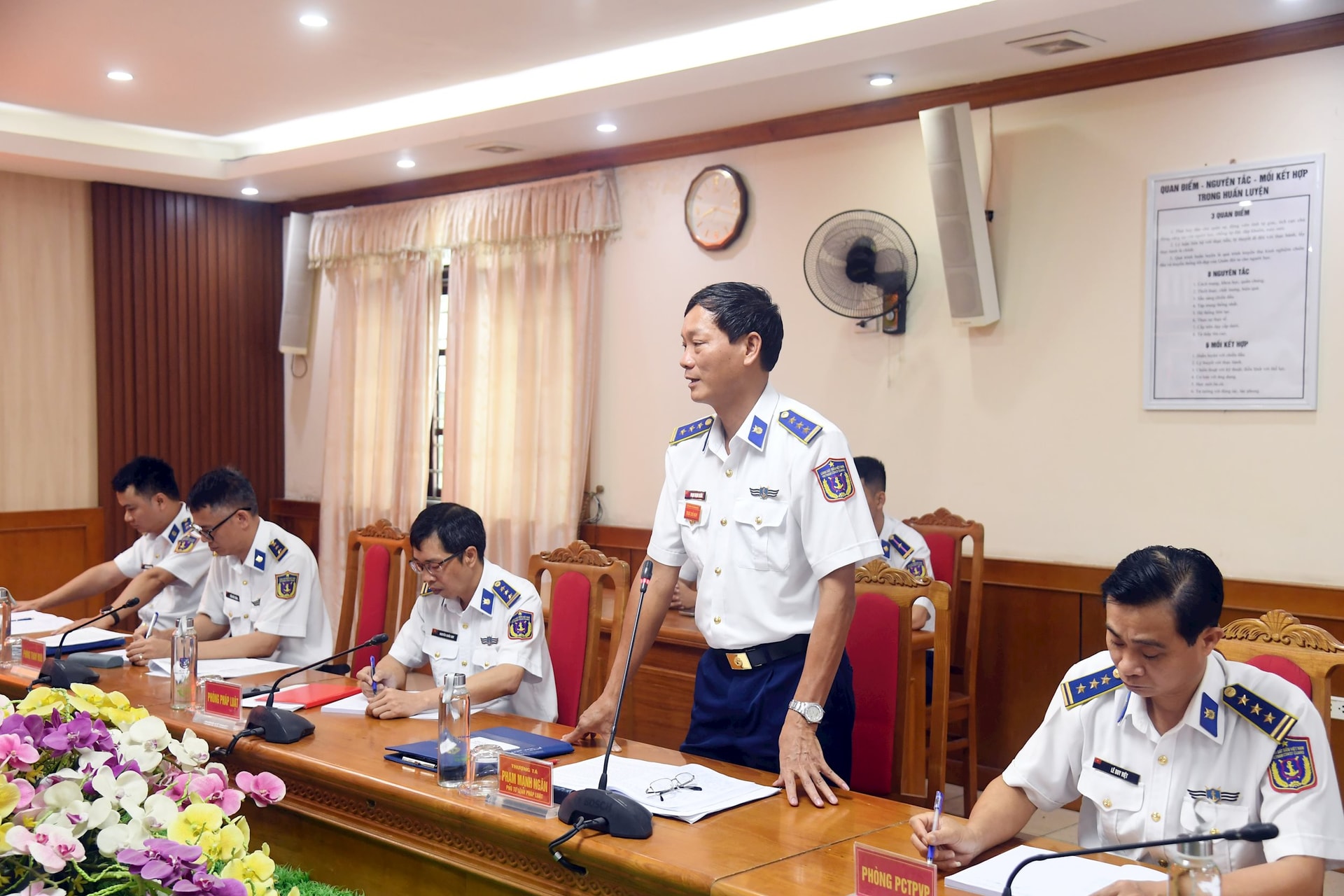 thuong-ta-pham-manh-ngan-phat-bieu-tai-buoi-lam-viec.jpg