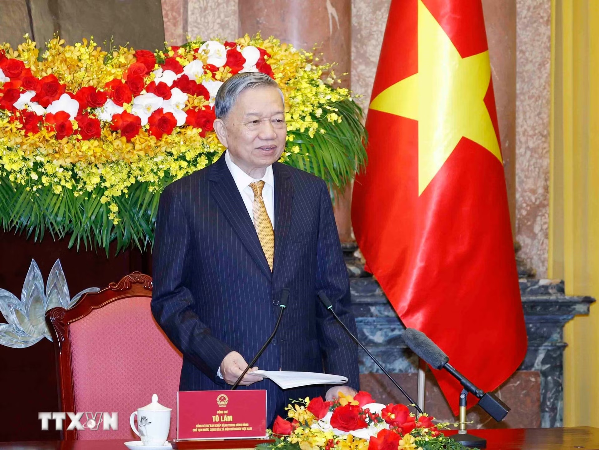 ttxvn-tong-bi-thu-chu-tich-nuoc-to-lam-gap-mat-nguoi-cao-tuoi-tieu-bieu-toan-quoc-0506-12.jpg