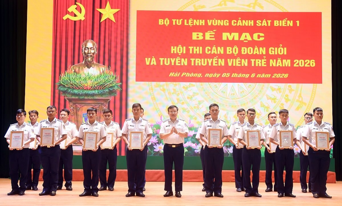 dai-ta-nguyen-huu-tuyen-pho-chinh-uy.jpg