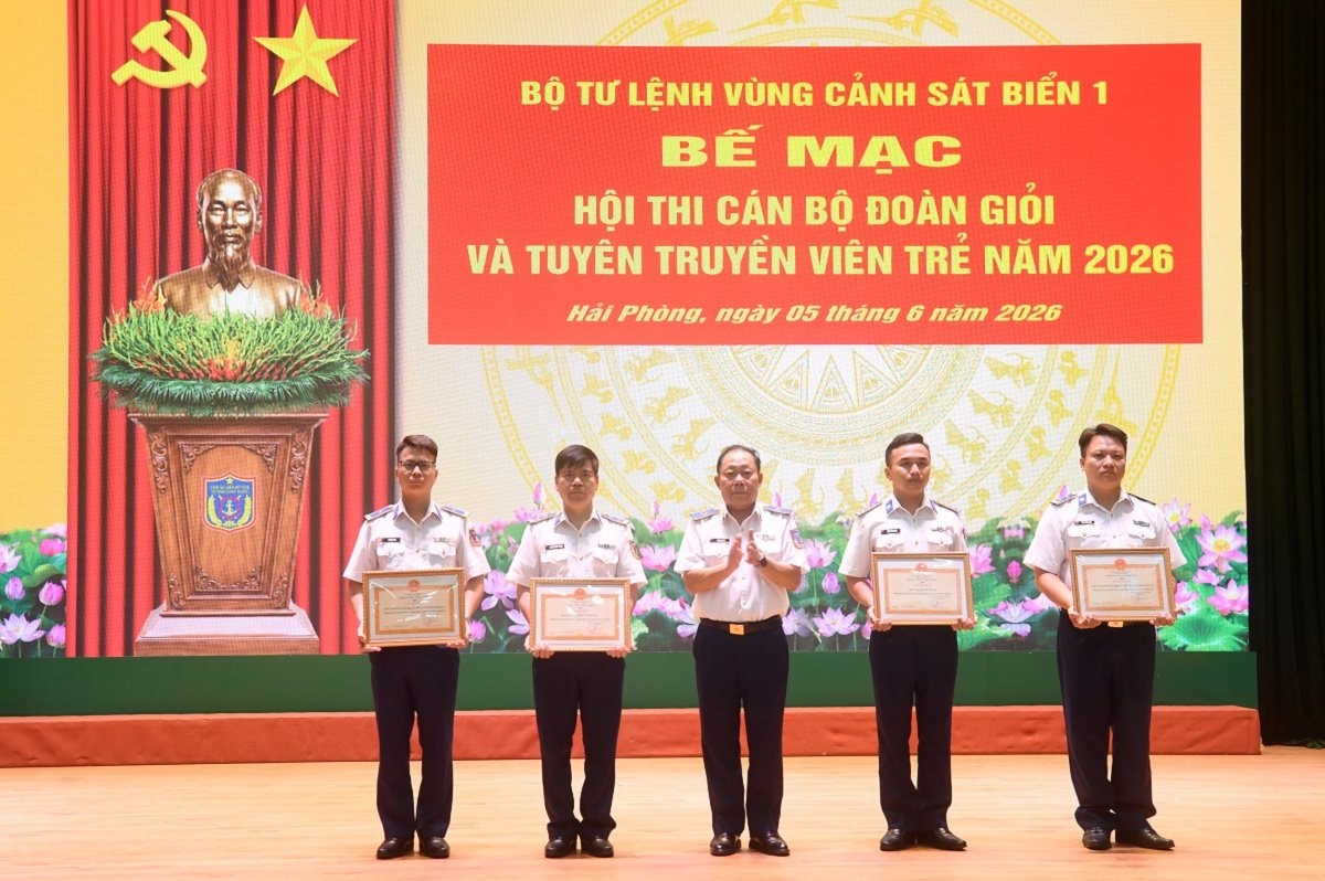 thieu-tuong-tran-van-hau-chinh-uy.jpg