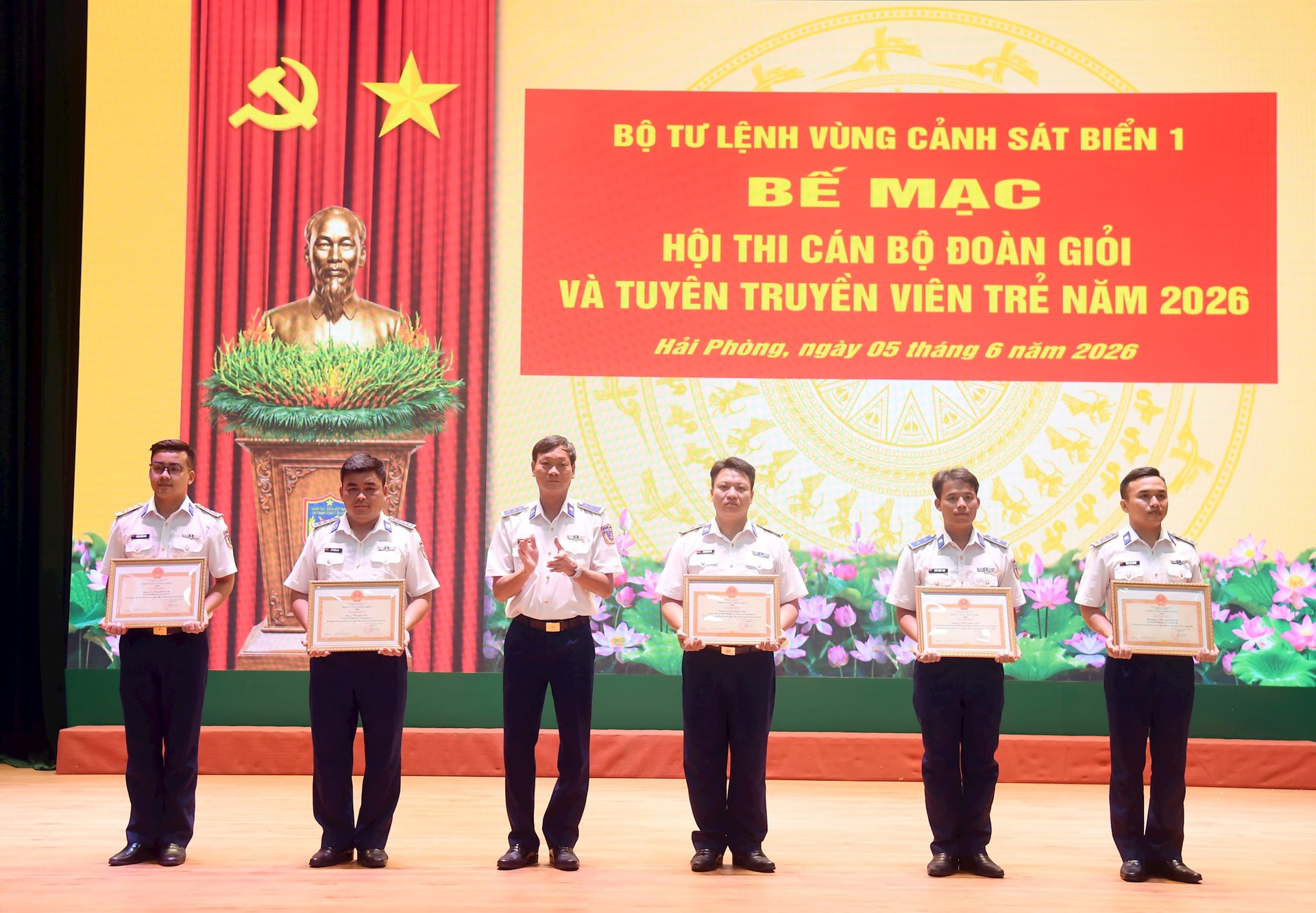 thuong-ta-pham-manh-ngan-pho-tu-lenh.jpg